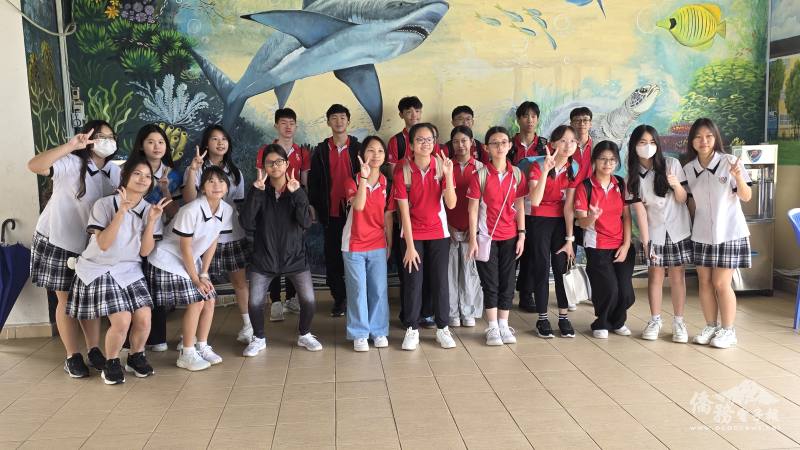 雙方同學合影留念