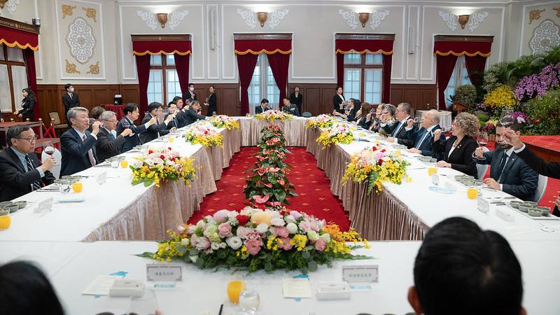 President Lai hosts a state banquet at the Presidential Office for President Bernardo Arévalo of the Republic of Guatemala and his wife.