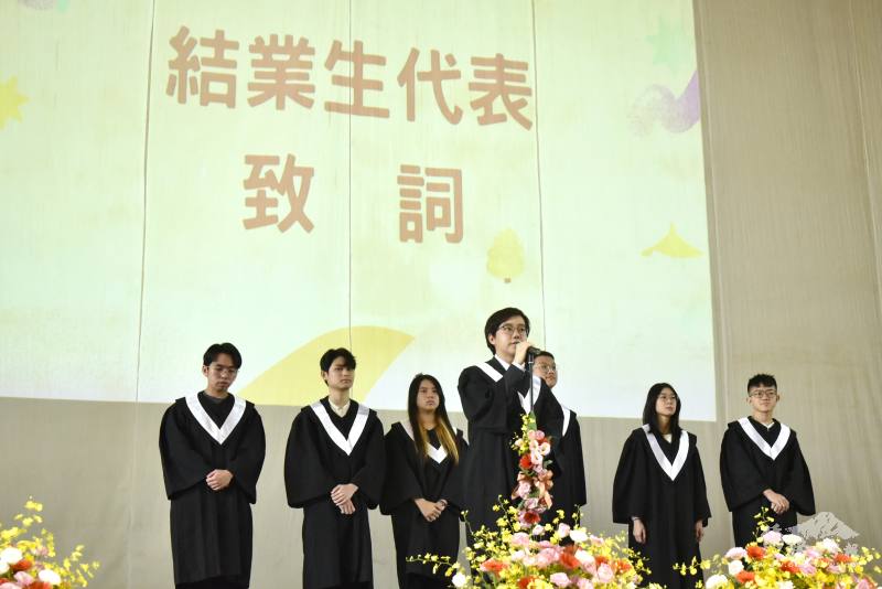 各國同學聯誼會會長代表結業生致詞