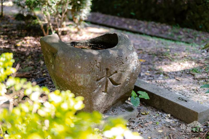 水是人類生存之必須，不同族群、民族都會發展出各自的水文化，如日治時期留下的圓山水神社，就屹立在草山水道系統上的水利設施之一、圓山貯水池旁邊。