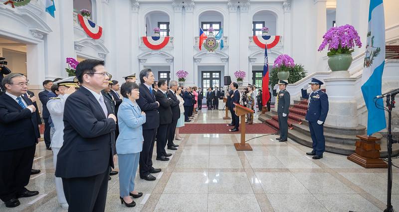 President Lai Ching-te welcomes with full military honors President Bernardo Arévalo of the Republic of Guatemala and his wife.