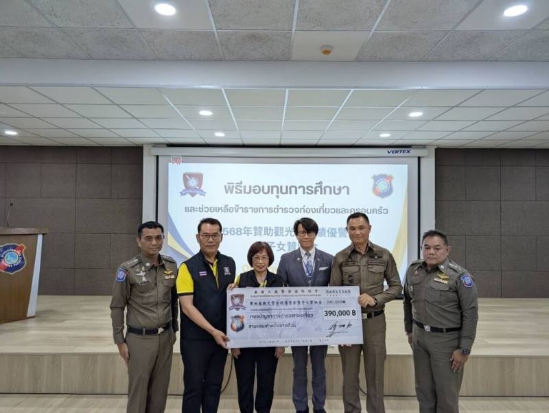 駐泰副代表董思齊（右3）6日出席泰國工廠警察國際協會在清邁舉辦的公益活動，代表台灣轉達對泰國執法人員及其家庭的誠摯關懷與支持。（駐泰代表處提供）