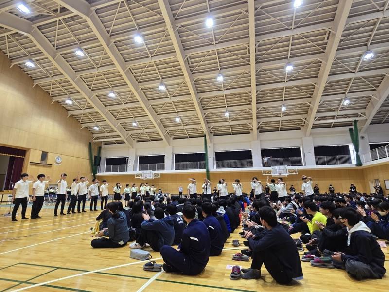 臺灣學生以充滿朝氣的歌唱及舞蹈演出，展現臺灣年輕人的熱情與活力