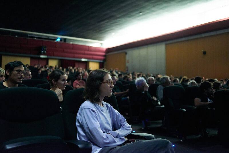 巴塞隆納「蔡明亮導演電影回顧展」4日晚間在加泰隆尼亞電影資料館的大影廳開幕，放映開幕片「日子」並舉行映後座談會，蔡明亮出席，與當地影迷尤其是許多年輕的電影學校學生分享他的藝術創作心路歷程