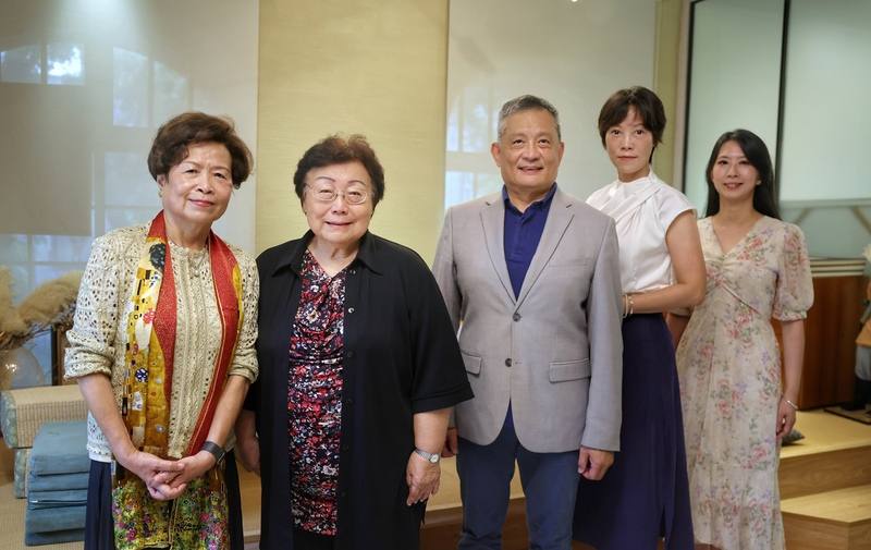 任蓉表演藝術學坊與羅馬台北文化協會共同策畫「慶祝2025年聖年 台、義聯合聲樂演唱會」，聲樂家任蓉（左2）、台北市義大利商會會長李新穎（左3）等人6日出席記者會，暢談活動理念