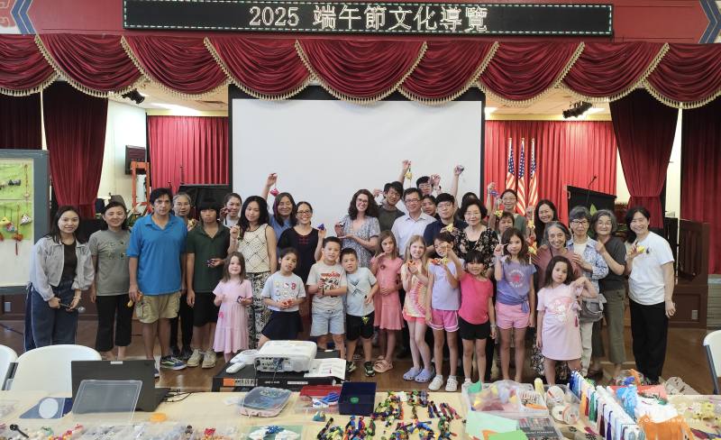 亞特蘭大文教中心閻樹榮、亞特蘭大中文學校老師及參加學員合影