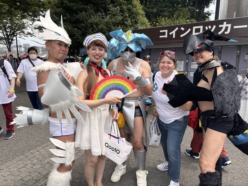 日本規模最大的LGBTQ+活動「東京驕傲節」8日在東京代代木公園舉辦，不少民眾扮裝參加遊行，展現真實的自己。(圖：中央社)