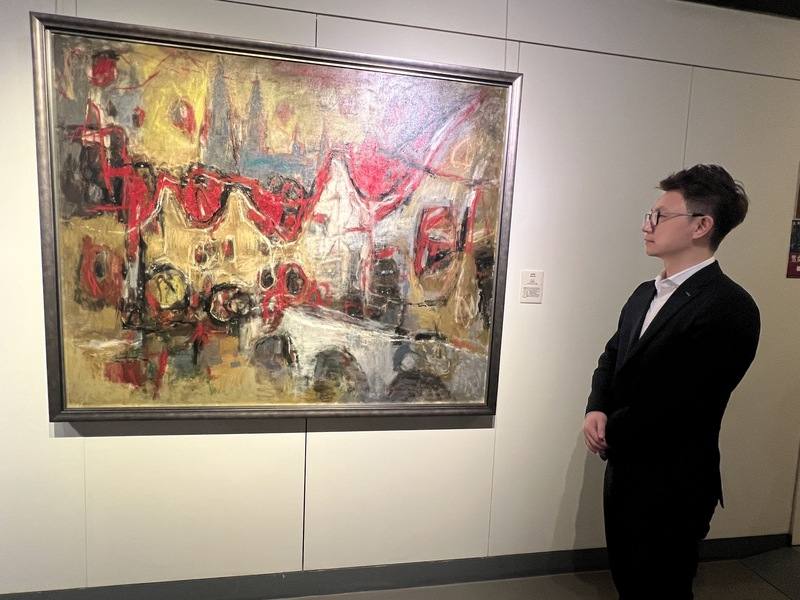 台灣戰後第一代抒情抽象畫家陳銀輝藝術紀念展，7日起在台中市豐藝館展出，主視覺畫作「夏特古韻」由豐藝館永久典藏，吸引觀眾駐足欣賞