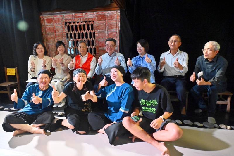 卓院長7日訪視屏東勝利星村創意生活園區照片_3