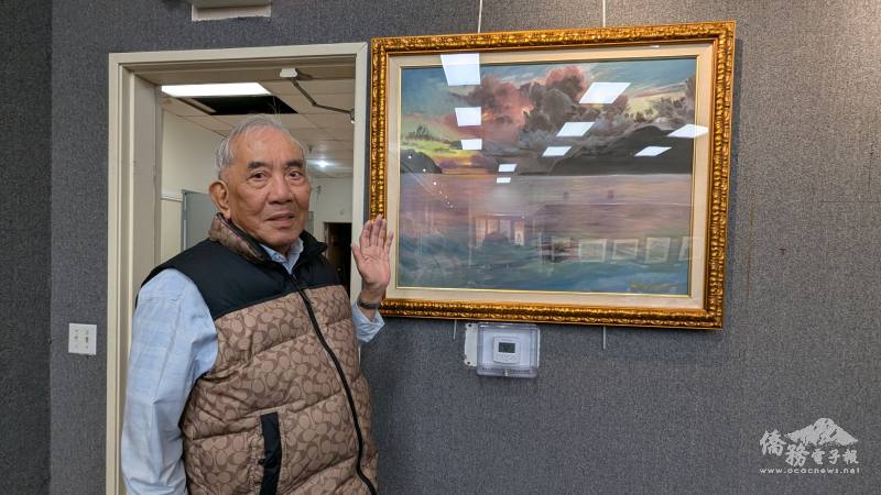 年逾80的薛川流介紹自己的作品