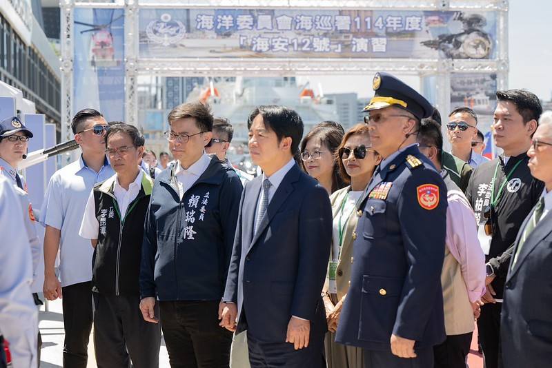 總統抵達後，首先視察機動式熱顯像系統、UAV實機暨模擬器操作、20機砲遙控槍塔、側掃聲納系統、救援沙灘車、3D水下顯影及MOD定位器等海巡裝備，接著視導「攔截圍捕」及「吊掛救援」操演