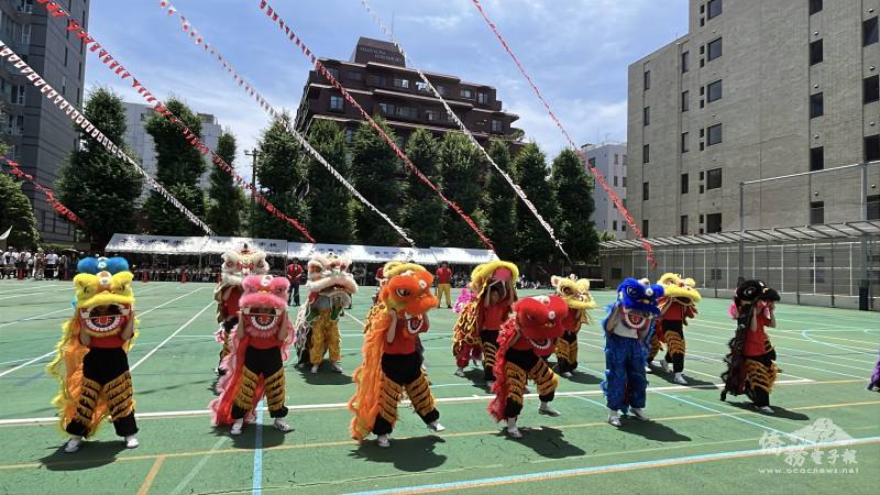 東京中華學校小獅隊可愛活潑開場