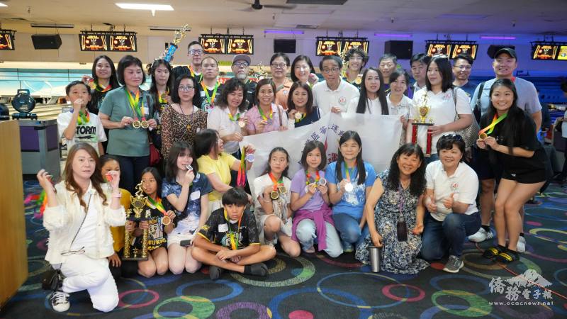 金山灣區華人運動大會保齡球賽，優勝選手合影