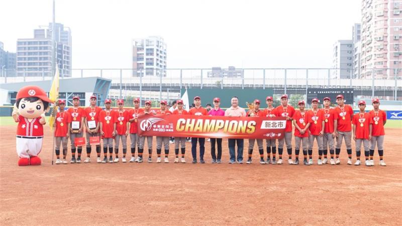 華南金控盃全國青少棒賽新北市8日完成連霸，獲得亞洲青少棒賽台灣隊組訓權，賽後選出20人培訓名單。（大會提供）