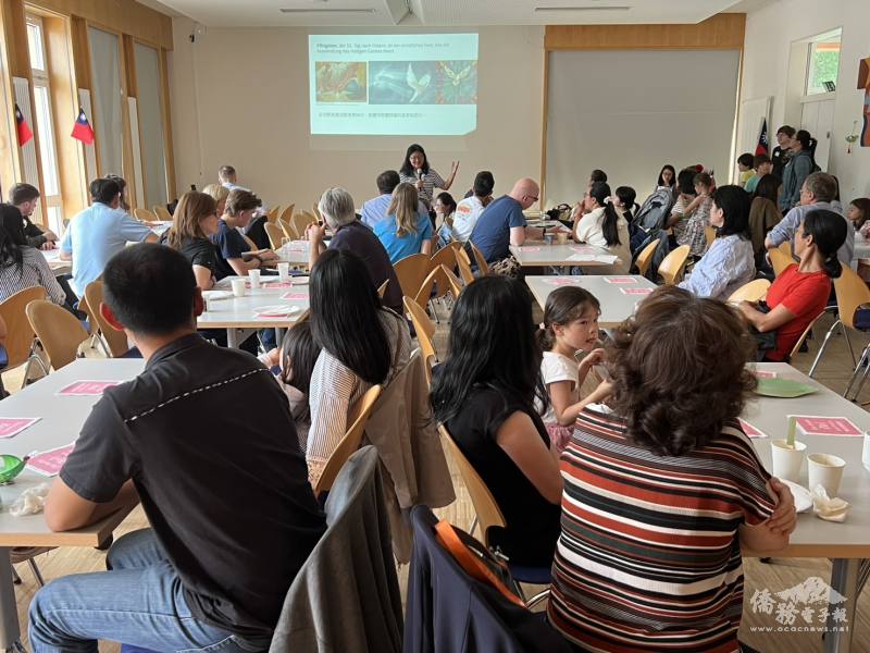 薩克森邦德國臺灣交流協會會長李淑珍教授介紹協會簡稱為STAGE