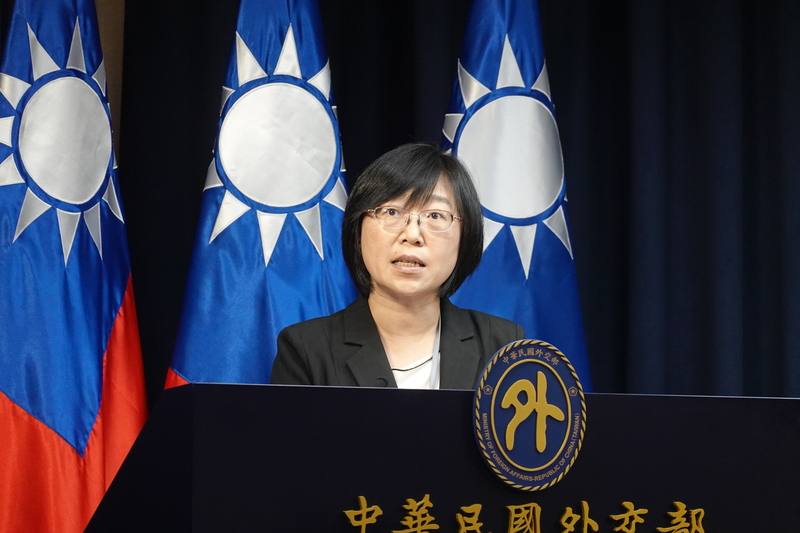 外交部10日舉行例行記者會，由國際合作及經濟事務司副司長林美呈業務簡報