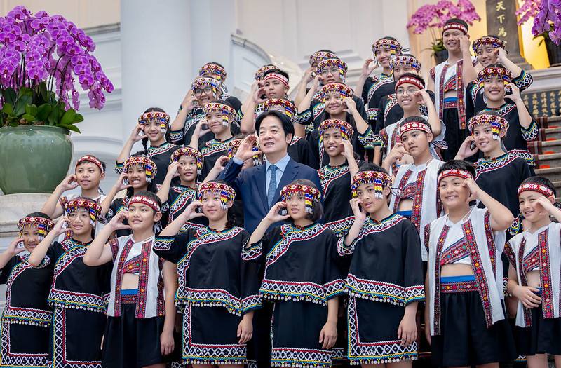 賴清德總統10日上午接見「台灣原聲童聲合唱團」