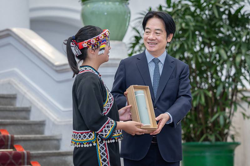 總統期許所有同學繼續傳唱，用音樂傳承原住民的文化與精神，實現更多的夢想，並祝福大家身體健康、學業順利