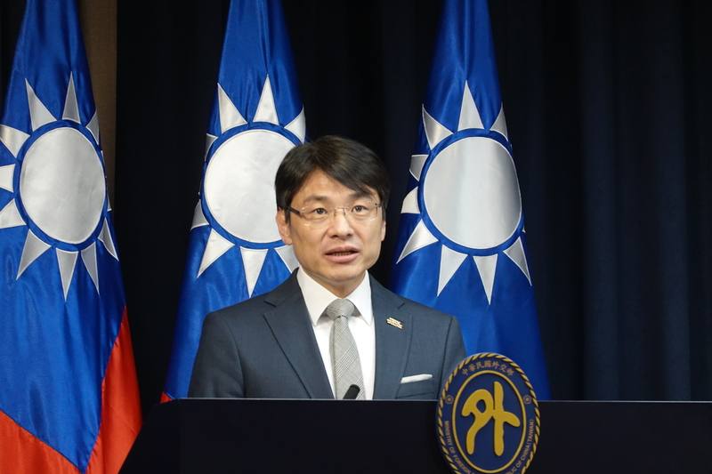 外交部10日舉行例行記者會，由發言人蕭光偉主持並回答媒體提問