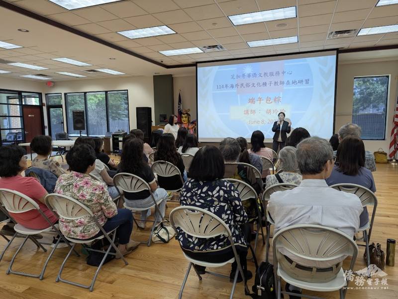 芝加哥文教中心副主任陳怡珍致詞歡迎學員的參與