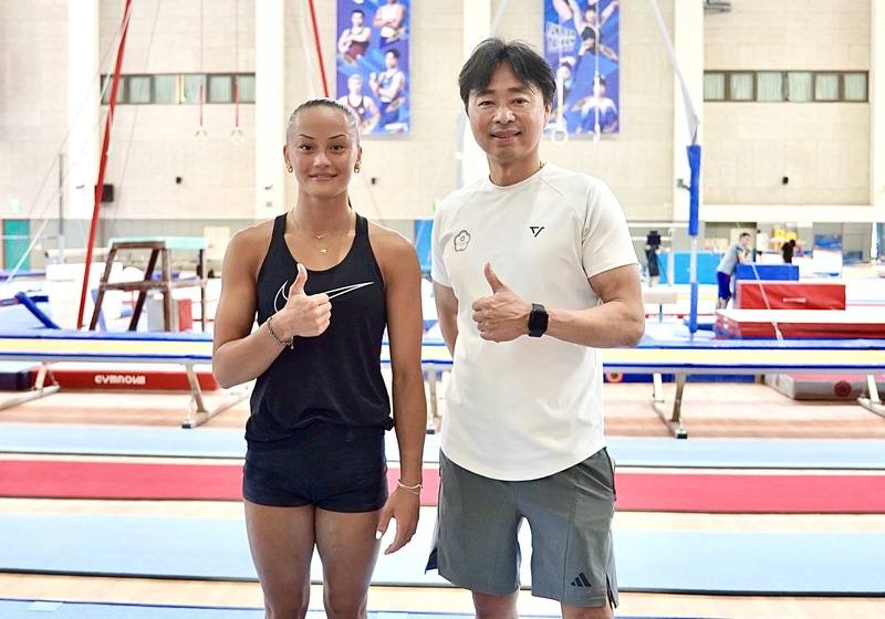 Artistic gymnast Tonya Paulsson poses with her coach Cheng Kun-chieh (right). CNA photo June 10, 2025