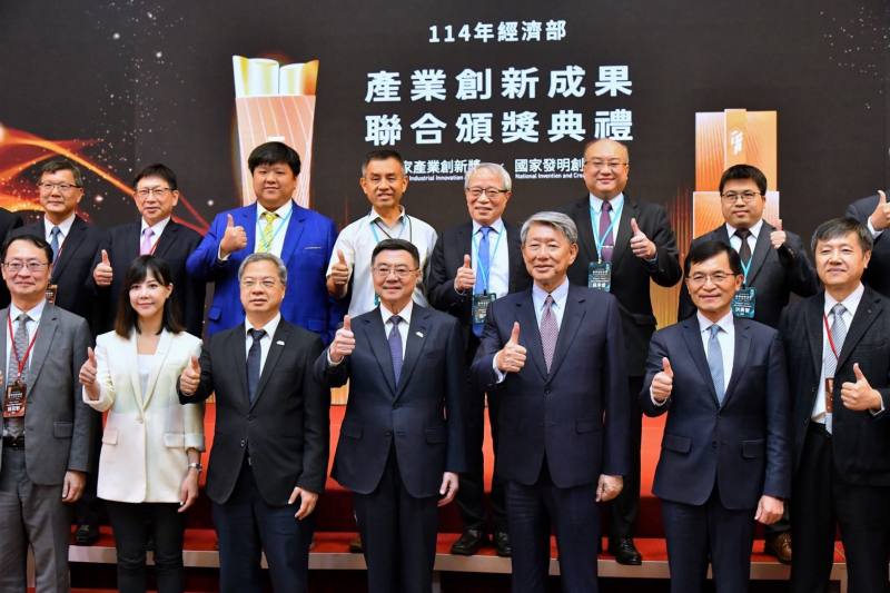 行政院長卓榮泰10日出席「114年經濟部產業創新成果聯合頒獎典禮」