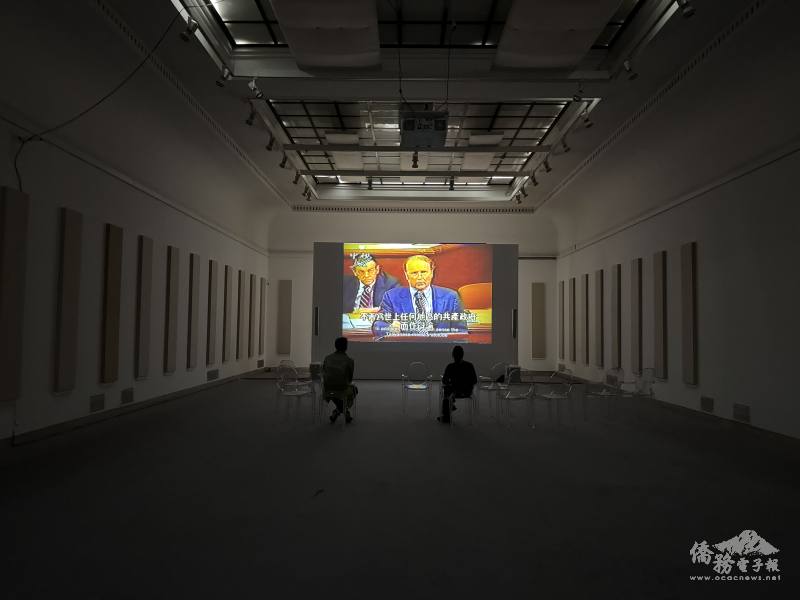 慕尼黑藝術之家視聽室，播放紀錄片《歷史如何成為傷口》