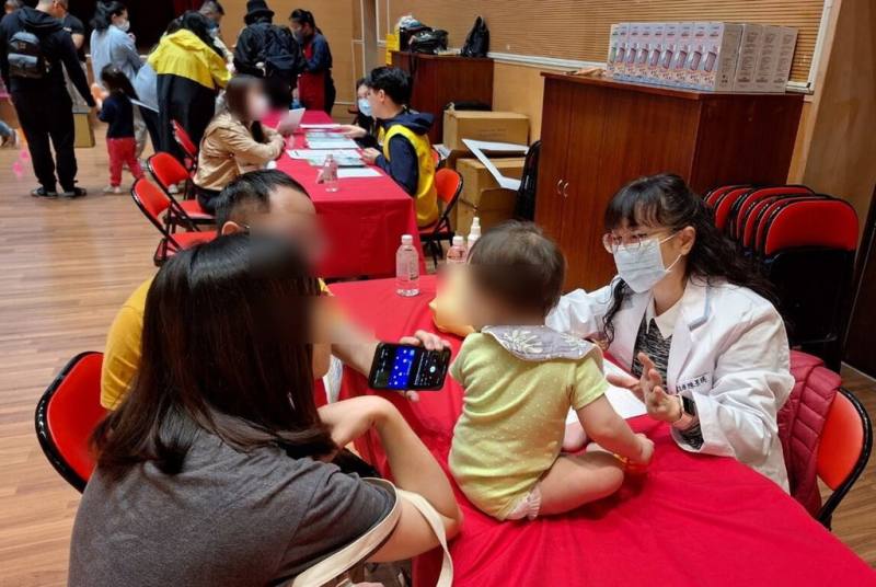 新北每年有超過3000名兒童，經醫院評估鑑定為發展遲緩。社會局表示，6月14日將在中和區積穗國中、7月5日在永和區國父紀念館辦理兒童發展免費篩檢，提醒家長把握早期療育黃金期。（新北社會局提供）