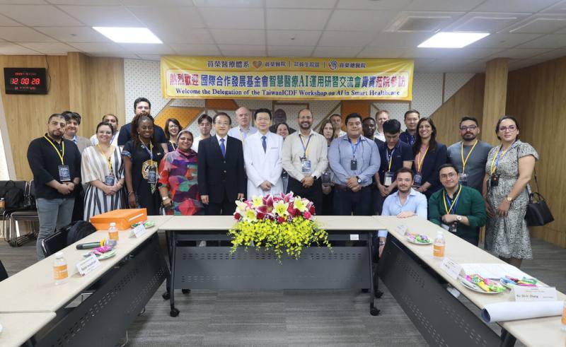 國際合作發展基金會邀請21國專業人士來台參加智慧醫療AI運用研習班，11日參訪員榮醫院智慧病房、AI電腦斷層肺癌輔助判讀等智慧醫療特色場域。（員榮醫院提供）