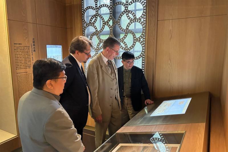 Director Lars-Christian Koch (2nd from right) of the Ethnological Museum of Berlin visits National Taiwan Museum