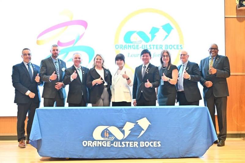 高雄市政府拓展城市外交與國際教育合作，日前組團拜訪美國紐約州橘郡，共同簽署教育合作備忘錄。（高雄市政府行政暨國際處提供）