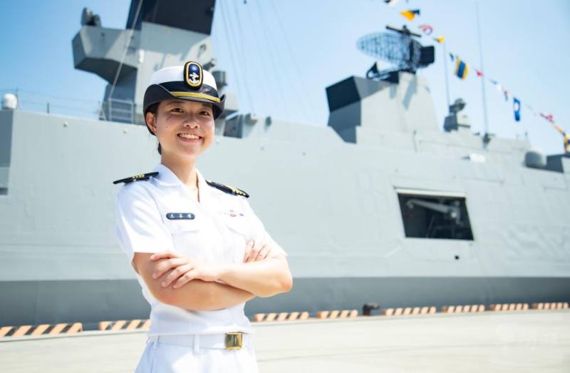 榮獲績優學生的海軍官校王苓瑋表示，期許自己未來成為一位以身作則的軍官