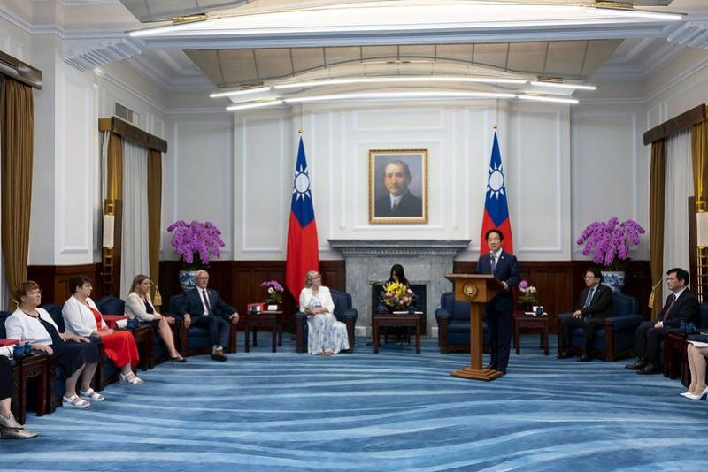 President Lai delivers remarks at a meeting with a delegation led by Marie-Noëlle Battistel, chair of the French National Assembly’s Taiwan Friendship Group.
