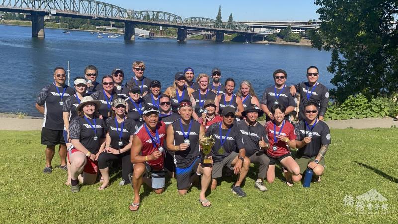 Team Taiwan 三度蟬聯龍舟比賽總冠軍