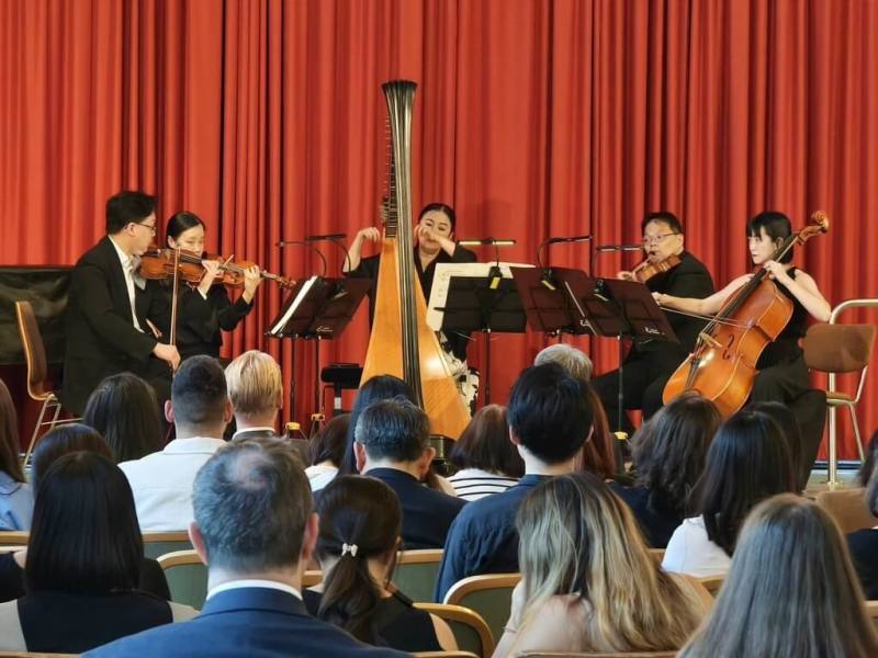 NSO室內樂團11日受邀參加駐奧代表處舉辦的音樂會，為外交部、文化部共同策畫的2025歐洲台灣文化年系列活動，此外，音樂會也為奧地利格拉茨日前不幸的校園槍擊事件表達悼念。（NSO提供）