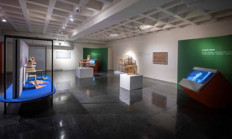 國立台灣工藝研究發展中心走過70年推廣歷程，推出「工藝 台灣－永續之道」展覽，13日辦理開展儀式，以時間軸呈現台灣工藝從傳統到當代。（工藝中心提供）