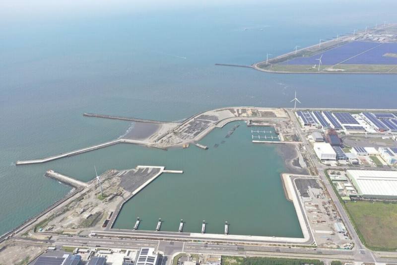 彰化漁港漁筏停泊區13日辦理開港啟用典禮，漁筏停泊區先開放80個泊位，方便漁民進行捕魚作業。（縣府提供）