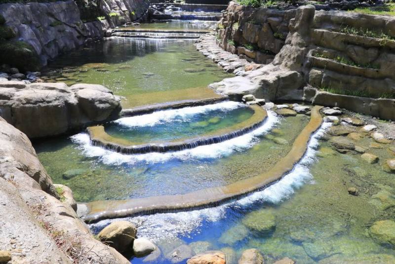 林業及自然保育署南投分署辦理阿里山事業區第107林班保育治理工程，打造台灣首例層理型縱向水域動物通道，並營造多樣化水域環境，形成立體生態網絡，榮獲2025全球卓越建設獎環境類銀獎肯定。（林業及自然保育署南投分署提供）