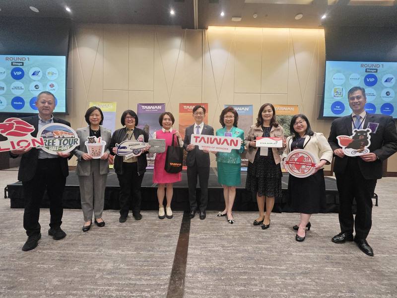 交通部觀光署11日偕同多家業者在加拿大推廣台灣觀光，邀請加拿大人感受友善、安全、美麗、多元的繽紛台灣。