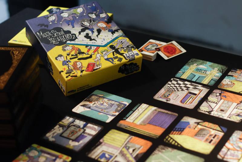 台灣性別平等教育協會推出探討校園霸凌與數位性別暴力議題的教育型桌遊，卡牌設計邀請童書插畫家陳沛珛操刀，以親切溫暖的風格詮釋深刻的社會議題，讓遊戲兼具美感與教育性。（台灣性別平等教育協會提供）