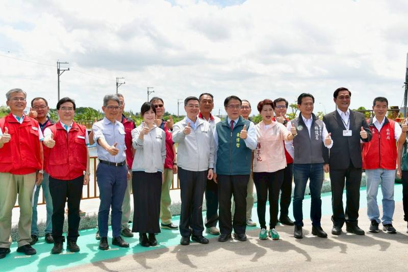 行政院長卓榮泰前往臺南市安南區視察「曾文溪排水治理及防汛整備工作」