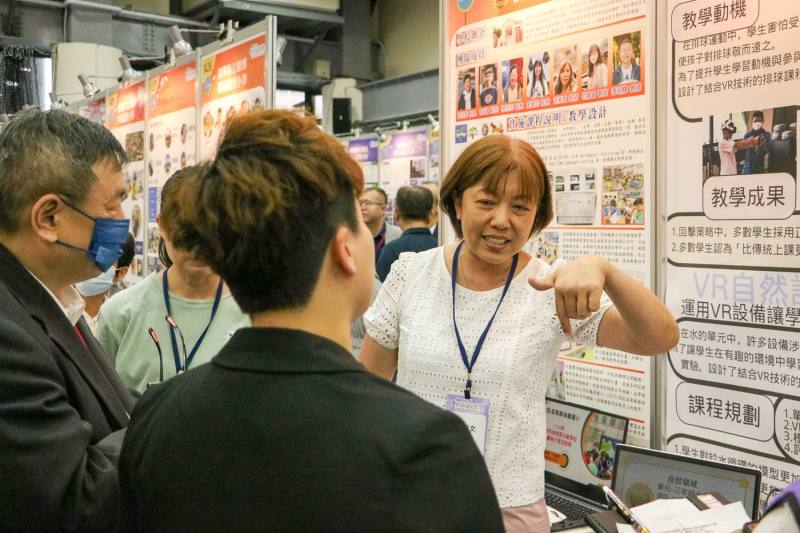 參與學校教師現場說明計畫執行成果