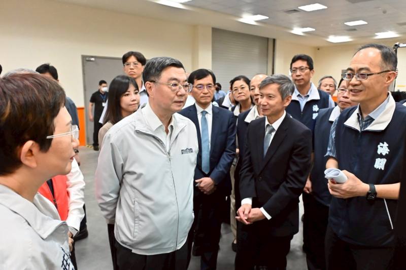 卓揆赴關務署臺北關視察防杜違規轉運成效，盼與產業共組出口國家隊 持續擦亮MIT招牌