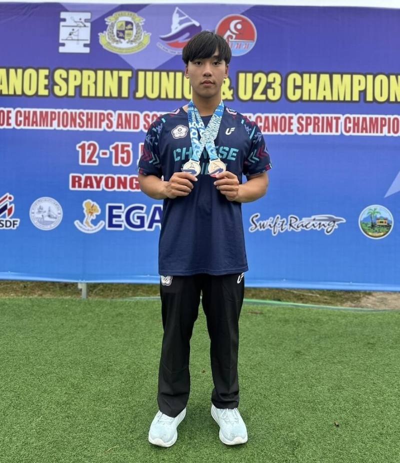 2025亞洲輕艇競速青少年暨U23錦標賽13日在泰國登場，年僅17歲的選手謝家承（圖）成功摘下K1-1000公尺銀牌及K1-200公尺銅牌。（中華民國輕艇協會提供）