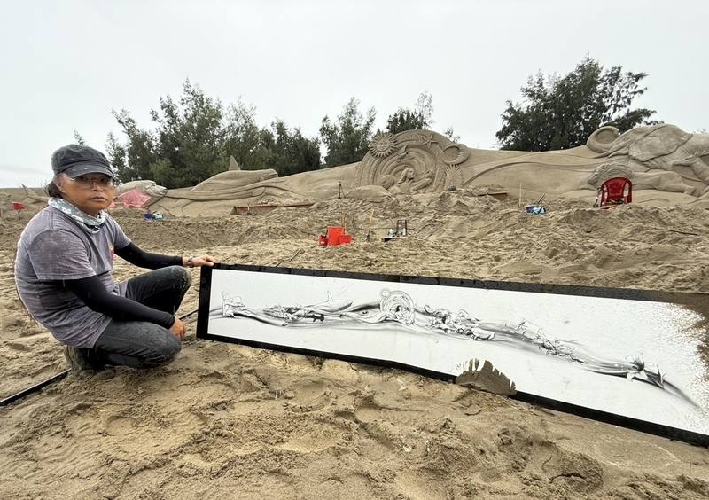 2025通霄沙雕藝術節7月將登場，藝術總監陳坤田（圖）表示，今年特別邀請8名國際沙雕師共同創作總長突破70公尺的巨型連雕作品「永續與和平」