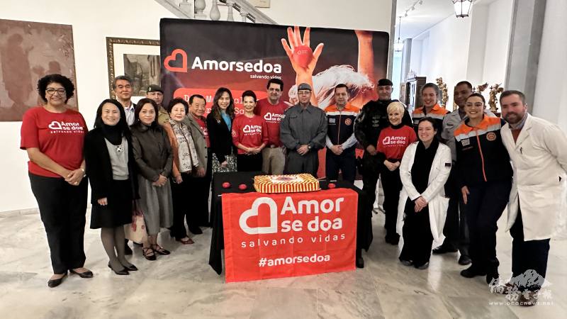 朱怡靜處長（左六）與出席貴賓合影