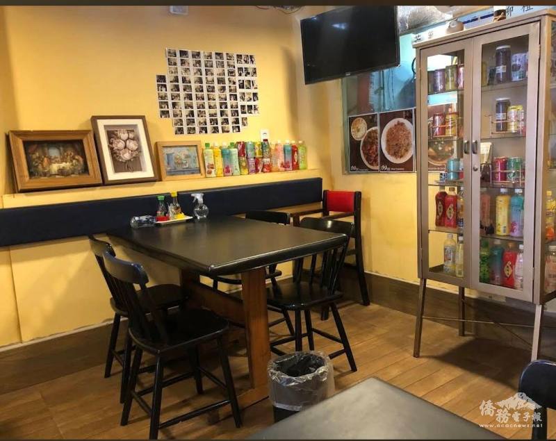 臺灣小吃店餐廳(Casa 212)窗明鏡亮的用餐區
