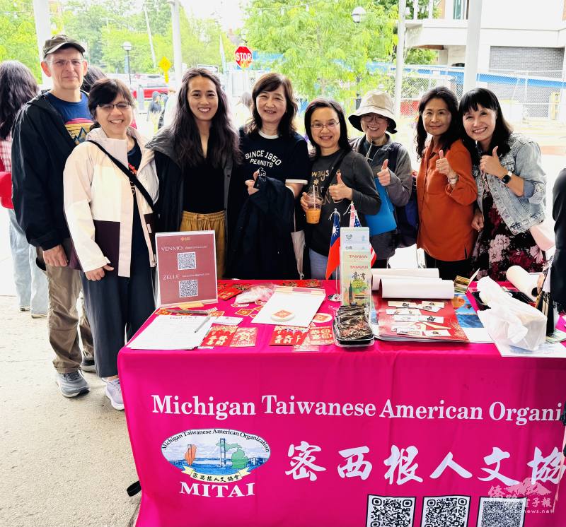 安娜堡中文學校暨臺灣華語文學習中心幹部、董事、教師、校友合影留念