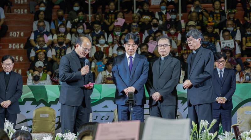 賴清德總統15日上午前往高雄出席「台灣基督長老教會宣教160週年紀念感恩禮拜」
