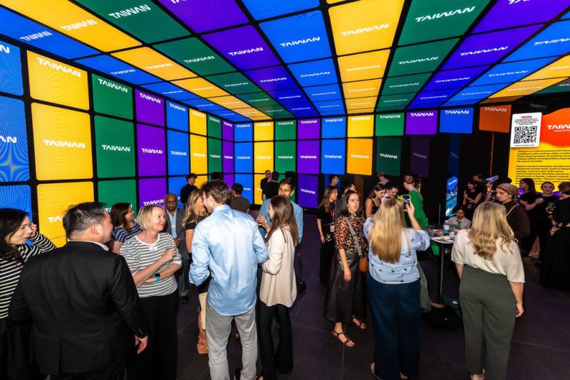 觀光署駐倫敦辦事處12至13日在倫敦鬧區推出台灣主題大型沉浸影音秀，推廣赴台旅遊。（觀光署駐倫敦辦事處提供）